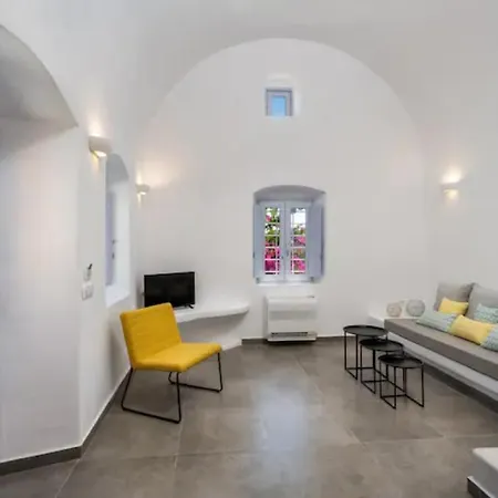 Petit Village * ثيرا